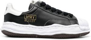 Maison Mihara Yasuhiro Sneakers met chunky zool Zwart