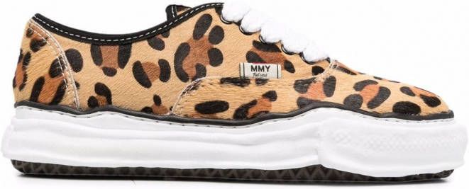 Maison Mihara Yasuhiro Sneakers met luipaardprint Beige