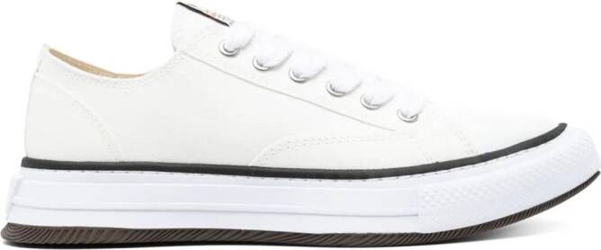 Maison MIHARA YASUHIRO Yucca sneakers met puntige neus Wit