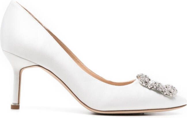 Manolo Blahnik Hangisi pumps met kristallen gesp Beige
