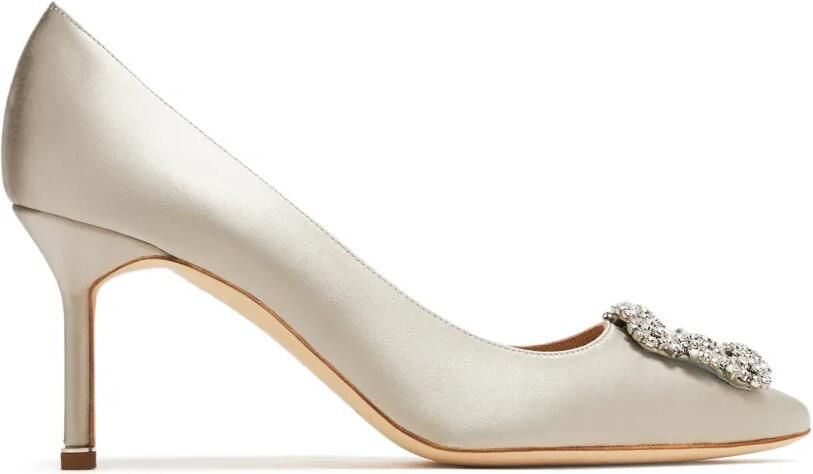 Manolo Blahnik Hangisi 70 pumps met kristallen gesp Beige