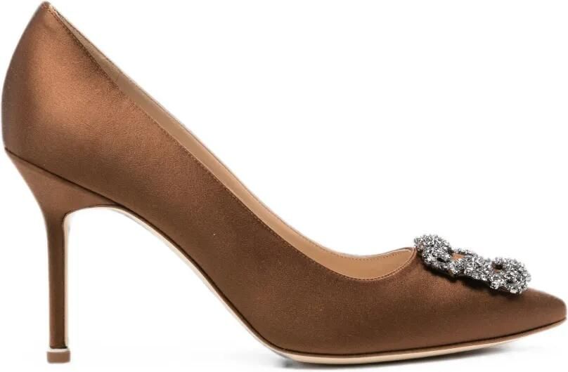 Manolo Blahnik Hangisi 90 satijnen pumps met gesp Bruin