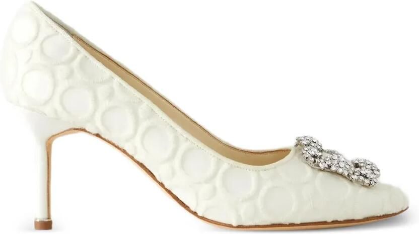 Manolo Blahnik Hangisi pumps met kristallen gesp Beige