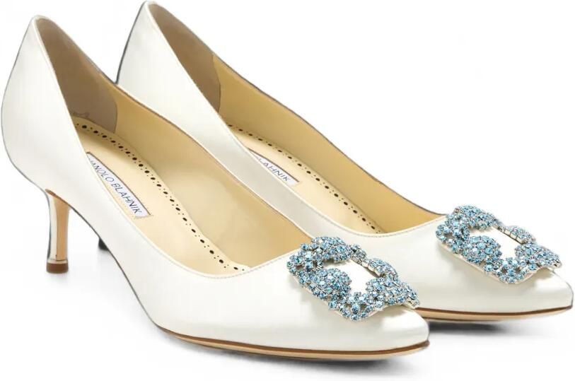 Manolo Blahnik Hangisi pumps met kristallen gesp Wit