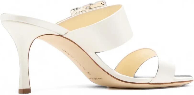 Manolo Blahnik Mayjousan satijnen sandalen met kristallen gesp Wit - Foto 4