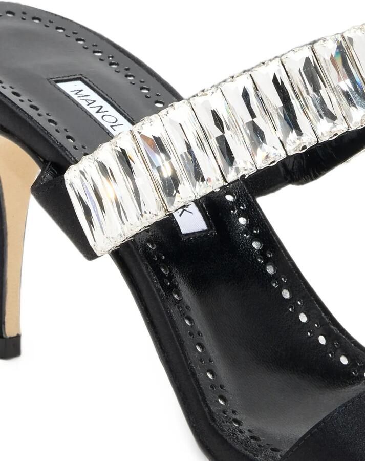 Manolo Blahnik Sakobay satijnen sandalen verfraaid met kristallen Zwart - Foto 2