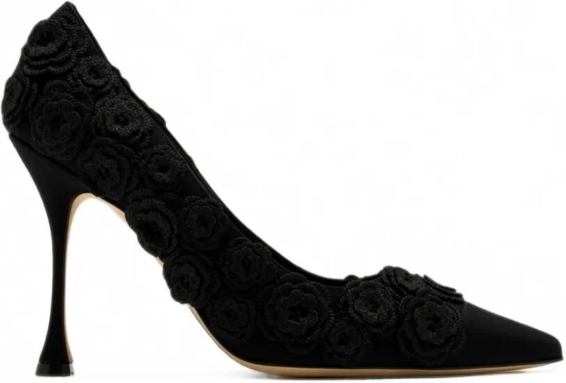 Manolo Blahnik Svetonia crochet floral-appliqué pumps Zwart