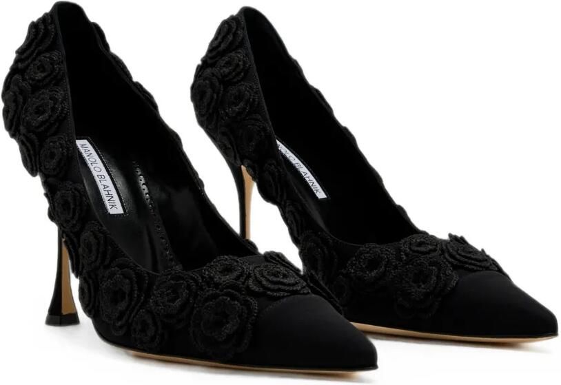 Manolo Blahnik Svetonia crochet floral-appliqué pumps Zwart - Foto 2