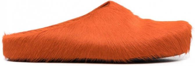 Marni Fussbett Sabot slippers met kalfshaar Oranje