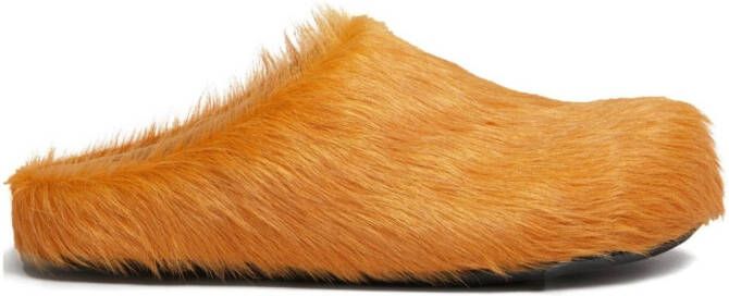 Marni Fussbett Sabot slippers met kalfshaar Oranje