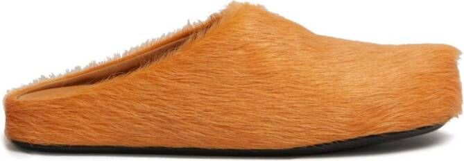 Marni Fussbett Sabot slippers met kalfshaar Oranje