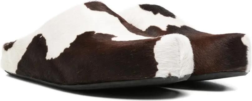 Marni Fussbett sabot met ponyhaar en koeien-print Wit - Foto 4