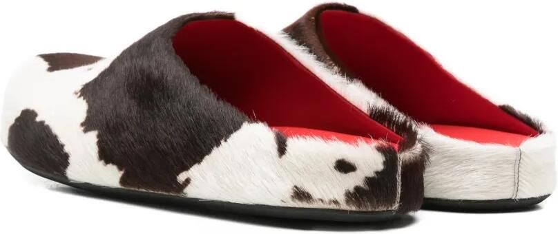 Marni Fussbett sabot met ponyhaar en koeien-print Wit - Foto 3