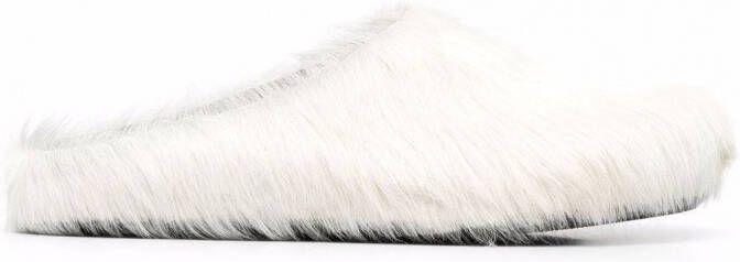 Marni Fussbett Sabot slippers met kalfshaar Wit