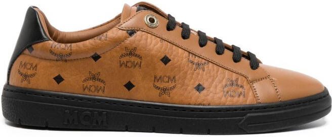 MCM Terrain sneakers met monogramprint Bruin