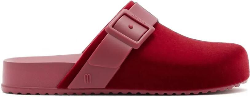 Melissa Muiltjes met fluweel-effect Rood