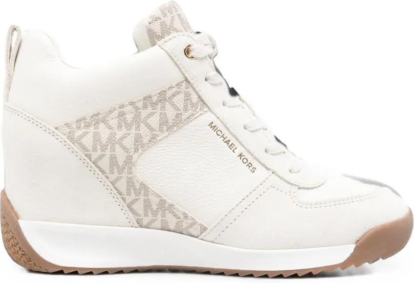 Michael Kors Nikko sneakers met monogram-print en sleehak Beige