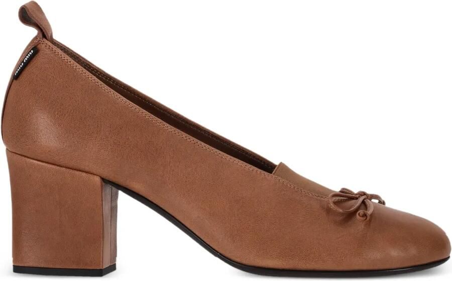Miu Élan pumps met strikdetail Bruin