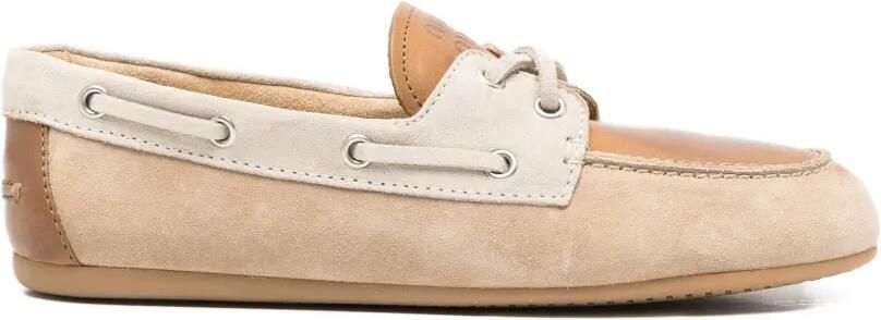 Miu Leren loafers met logo Beige