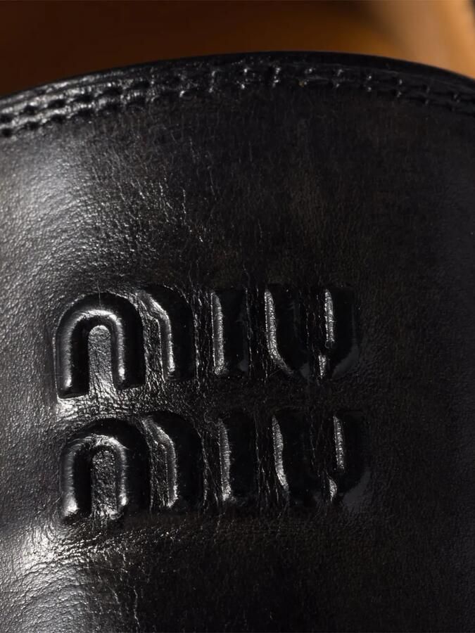 Miu Loafers met logo-reliëf Zwart - Foto 3