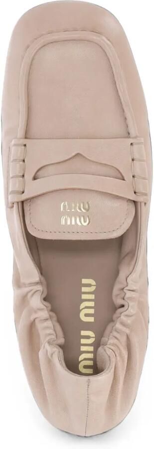 Miu Nappaleren loafers met ruches Beige