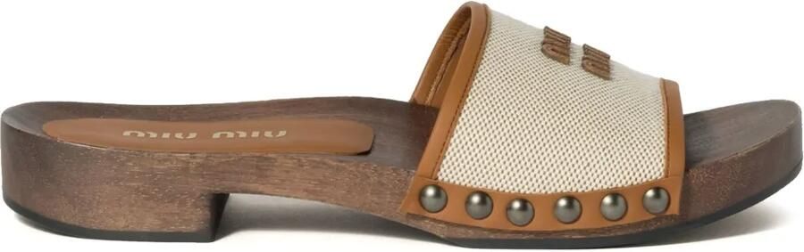 Miu Sandalen met logo-reliëf Beige
