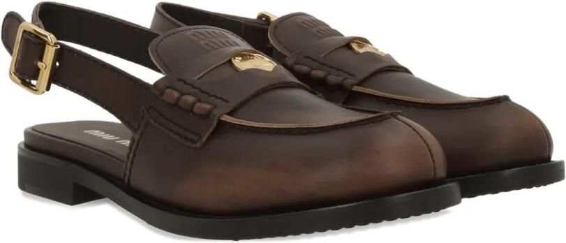 Miu Slingback loafers met logodetail Bruin