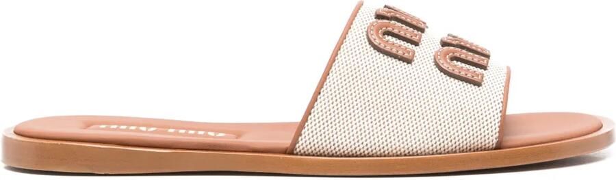 Miu Slippers met logo-applicatie Beige