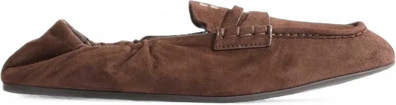 Miu Suède loafers met ruches Bruin