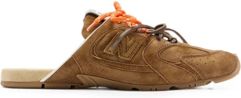 Miu x New Balance suède muiltjes Bruin