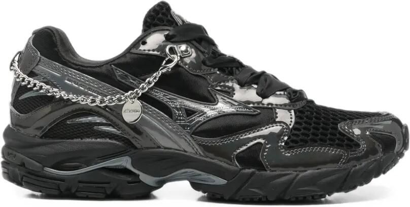 Mizuno Wave Rider 10 sneakers met mesh vlakken en verfraaid met ketting Zwart