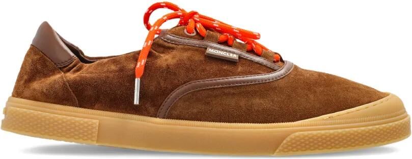 Moncler Sneakers met logo Bruin