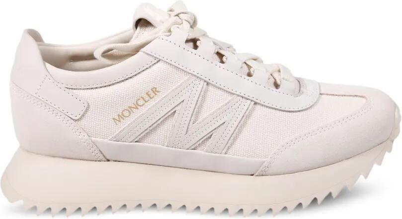 Moncler Sneakers met plateauzool en logoapplicatie Beige