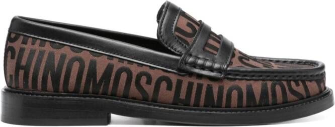 Moschino Loafers met logo-jacquard Bruin