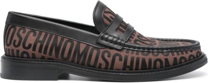 Moschino Loafers met logo-jacquard Bruin