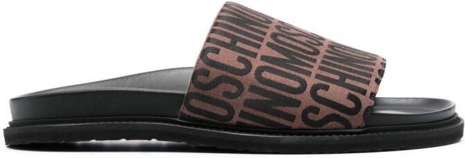 Moschino Slippers met logo jacquard Bruin