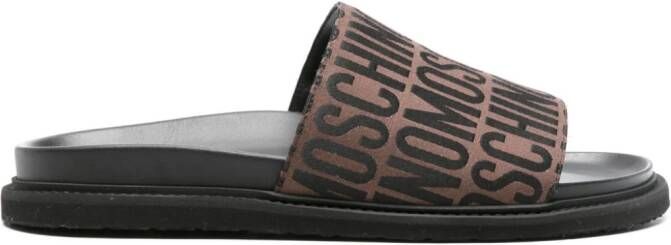 Moschino Slippers met monogram jacquard Bruin