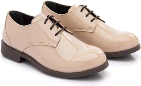 Moustache Gelakte Oxford schoenen met ronde neus Beige