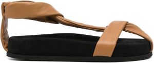 NEOUS Sandalen met gekruiste bandjes Bruin