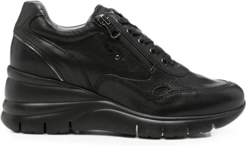 NERO GIARDINI Leren sneakers met sleehak en rits Zwart