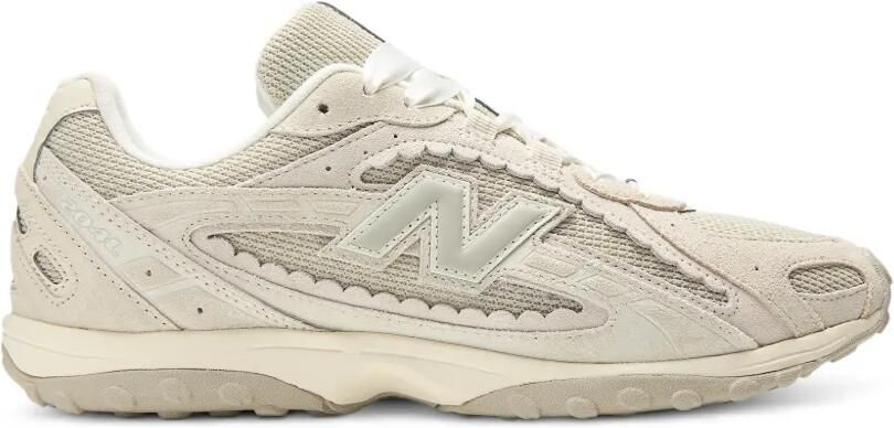 New Balance 204L sneakers met suède vlakken Beige