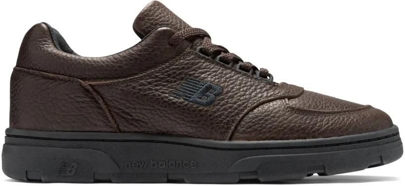 New Balance T500 suède sneakers met geperforeerd detail Bruin