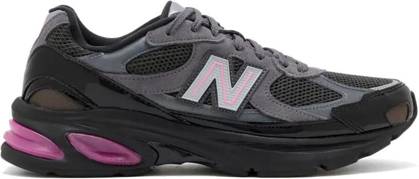 New Balance Sneakers met '2010' logodetail Zwart