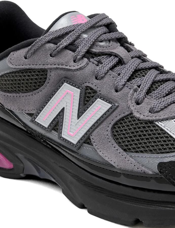 New Balance Sneakers met '2010' logodetail Zwart - Foto 3