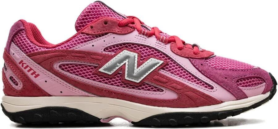 New Balance x Kith 204L suède sneakers met mesh vlak Roze