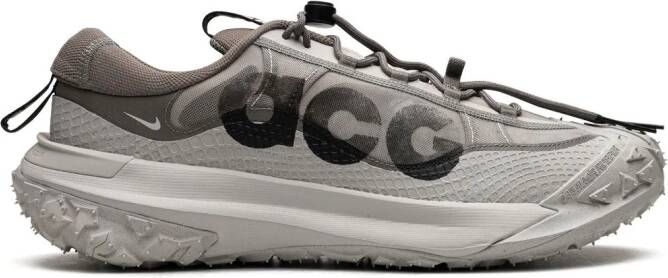 Nike "ACG Mountain Fly Low 2 Iron Ore sneakers" Grijs