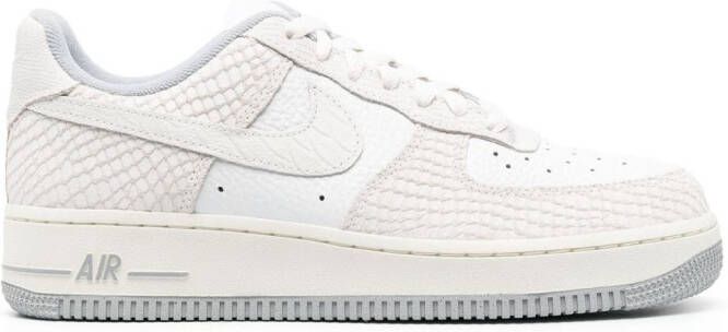 Nike Air Force 1 '07 crocodile-embossed sneakers Wit