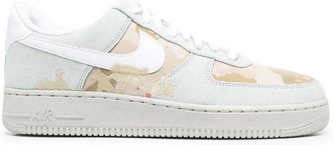 Nike Air Force 1 sneakers met camouflageprint Beige