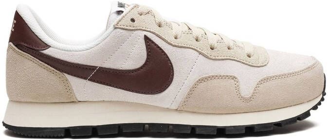 Nike Air Pegasus 83 suède sneakers Beige