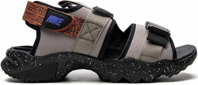 Nike Zoom Vomero 16 low-top sneakers Grijs